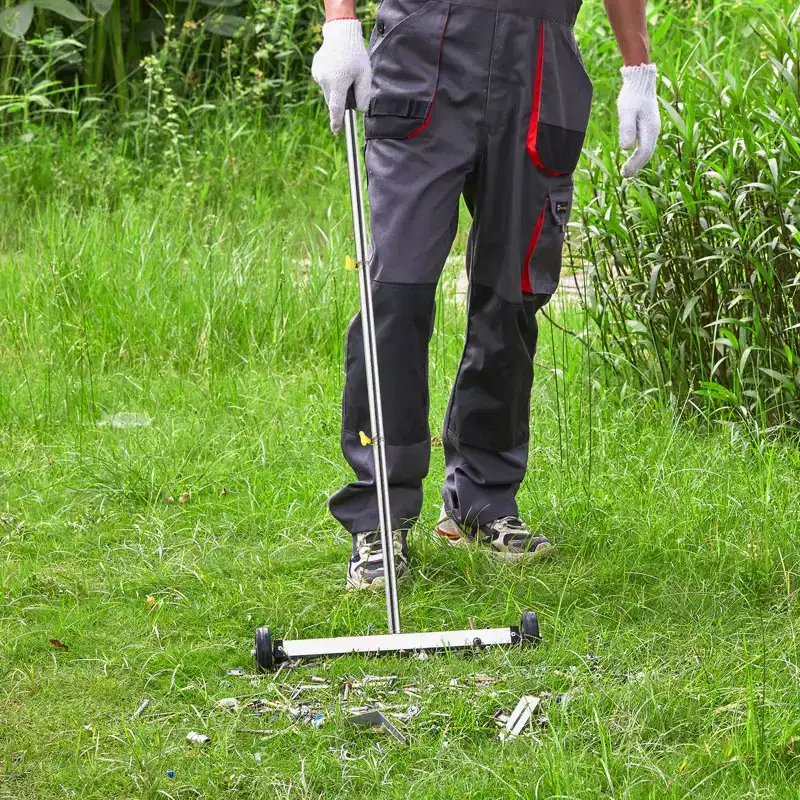VEVOR Magnetic Sweeper with Wheels, 17 inch, 10 lbs Load Capacity, Lightweight Magnetic Pickup Sweeper with Adjustable Handle, Silver