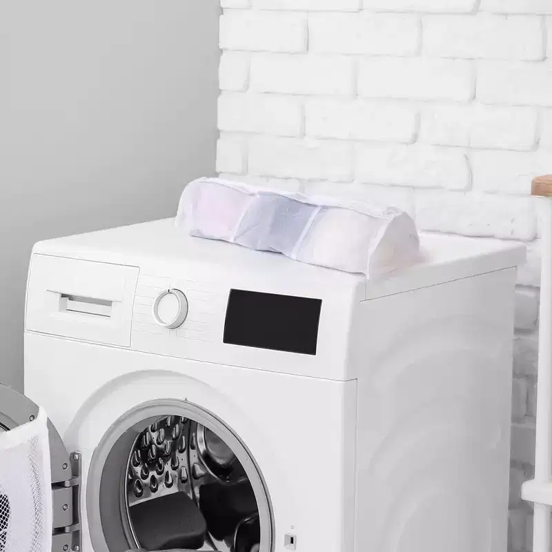 Smart Design 3 Compartment Wash Bag with Safety Zipper - White