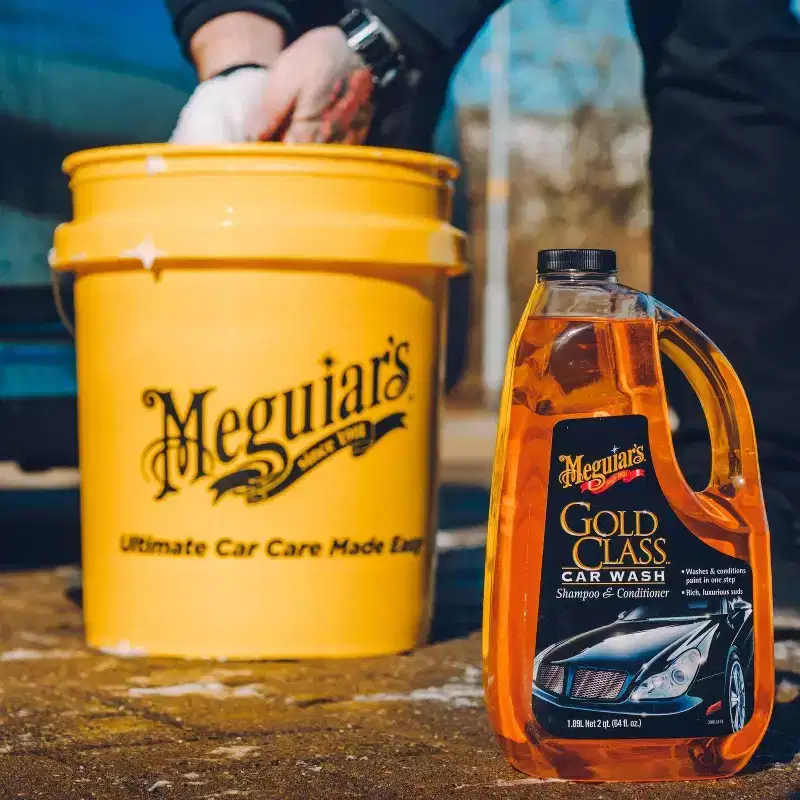 Meguiars 64oz Gold Class Shampoo and Conditioner Car Wash: Liquid Car Soap for Cleaning, Fresh Scent, Automotive Polish